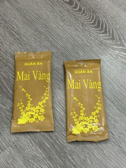 Khăn ướt quán ăn Mai Vàng